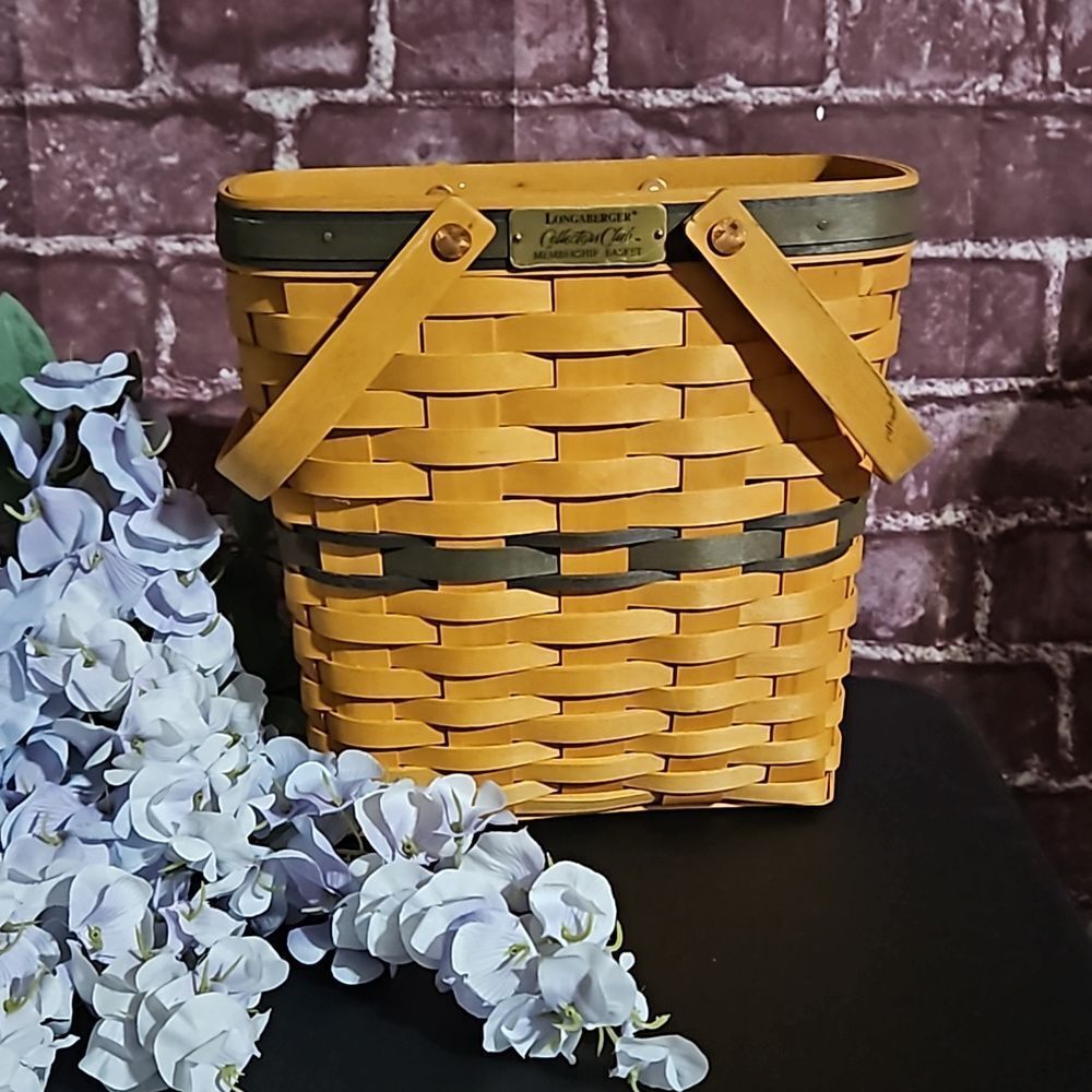 Longaberger 🎄Collectors Club Membership Handwoven Basket